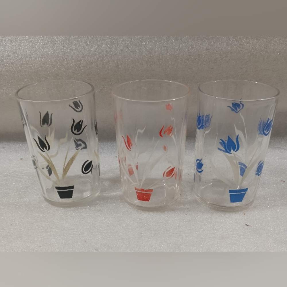 3 Vintage Swanky Swigs Tulip Juice Glasses